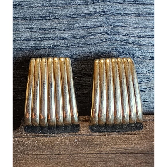 Vintage MONET Ribbed Trapezoid Shape Gold Tone Clip on Earrings Signed - Picture 1 of 8
